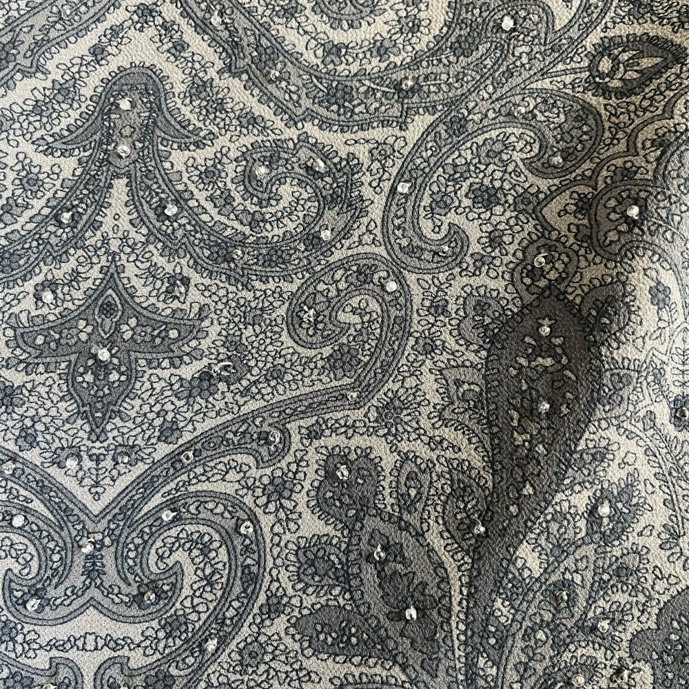 Quiet Luxury 100% Silk Grey Paisley Sleeveless Shell Blouse Size 6 - Picture 6 of 7